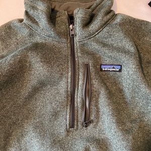 Patagonia pullover color olive good condition